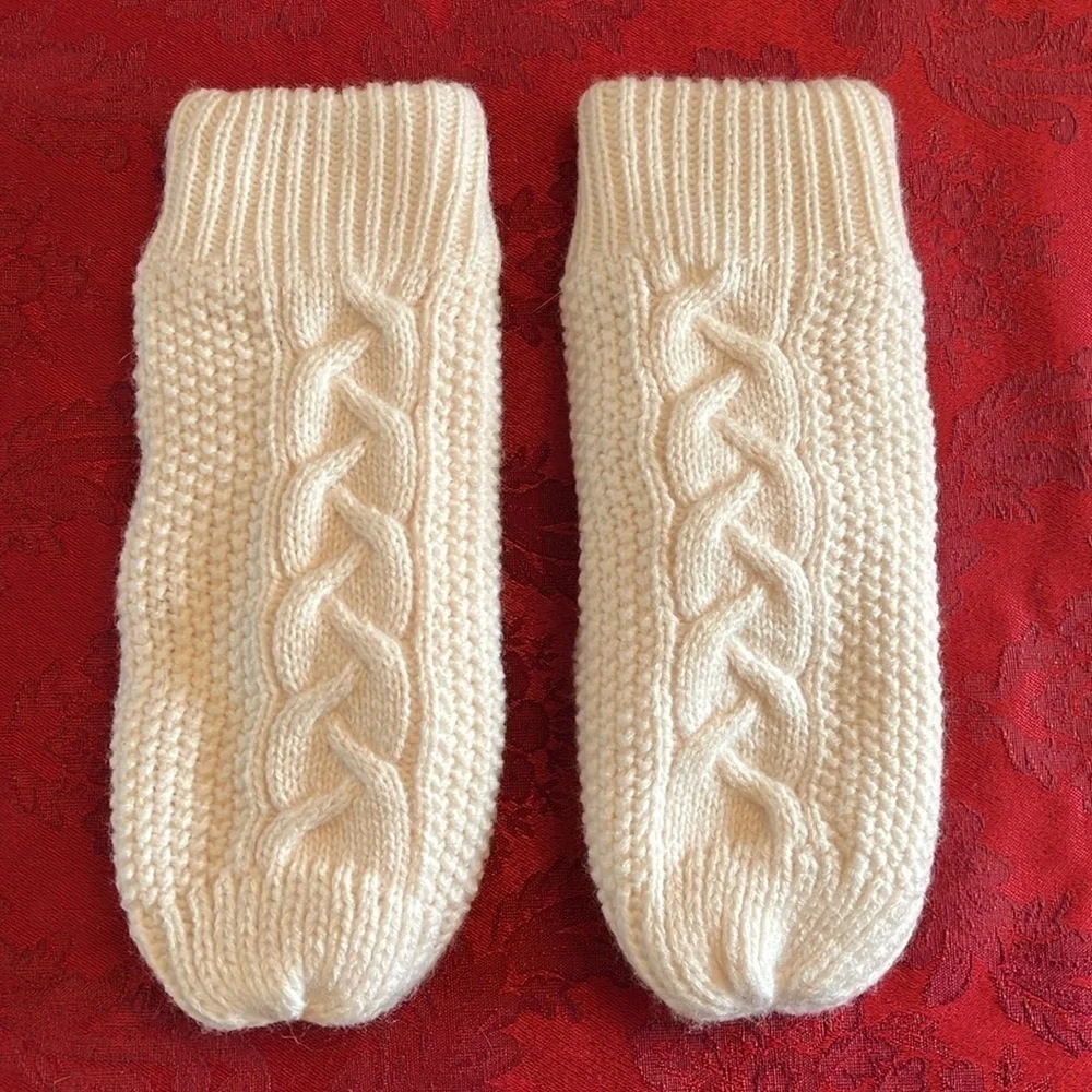 NWOT The North Face Ivory Cable Knit Mittens w/ Fleece Lining Winter Gloves